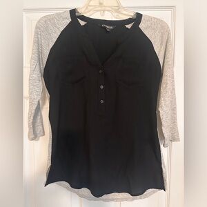 Express Blk&Wht Henley 3/4‎ sleeve button shirt  Size xs